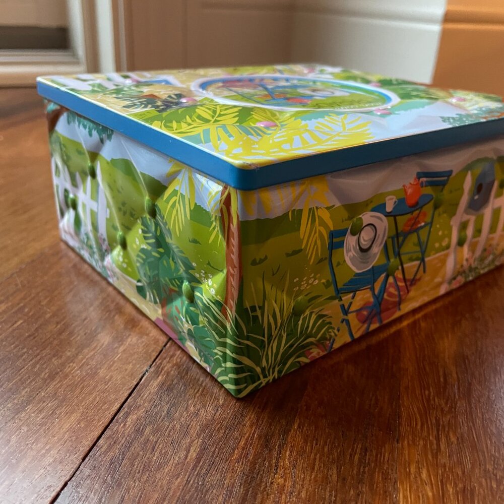 Unique "Quilted" Metal Rectangle "Spring Tea" Tin - Picture 4 of 5